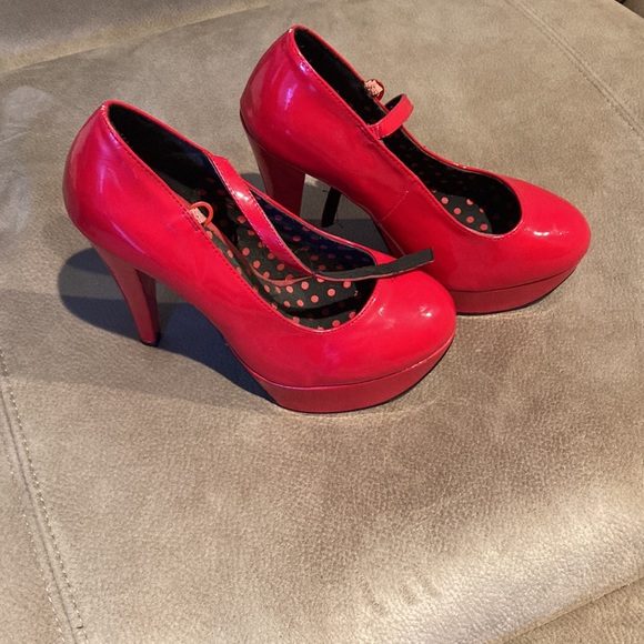 Hot topic size 10 red hot heels - Picture 2 of 8